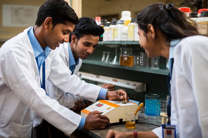 Diploma in Medical Laboratory Technology(DMLT)